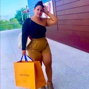 Meet your Posher, Elaine